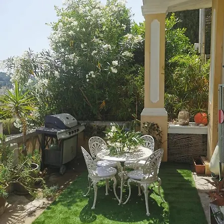 Petit Paradis - St Mandrier Village Apartment *