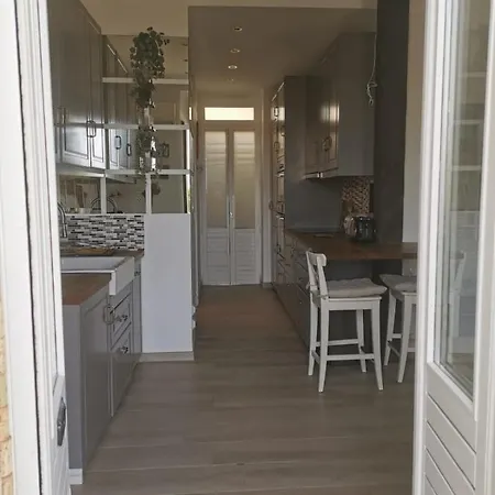 Petit Paradis - St Mandrier Village Apartment *